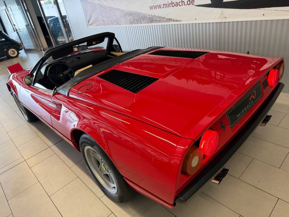 Afbeelding 11/21 van Ferrari 308 GTSi (1982)