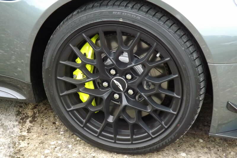 Image 9/39 of Aston Martin V8 Vantage AMR (2017)