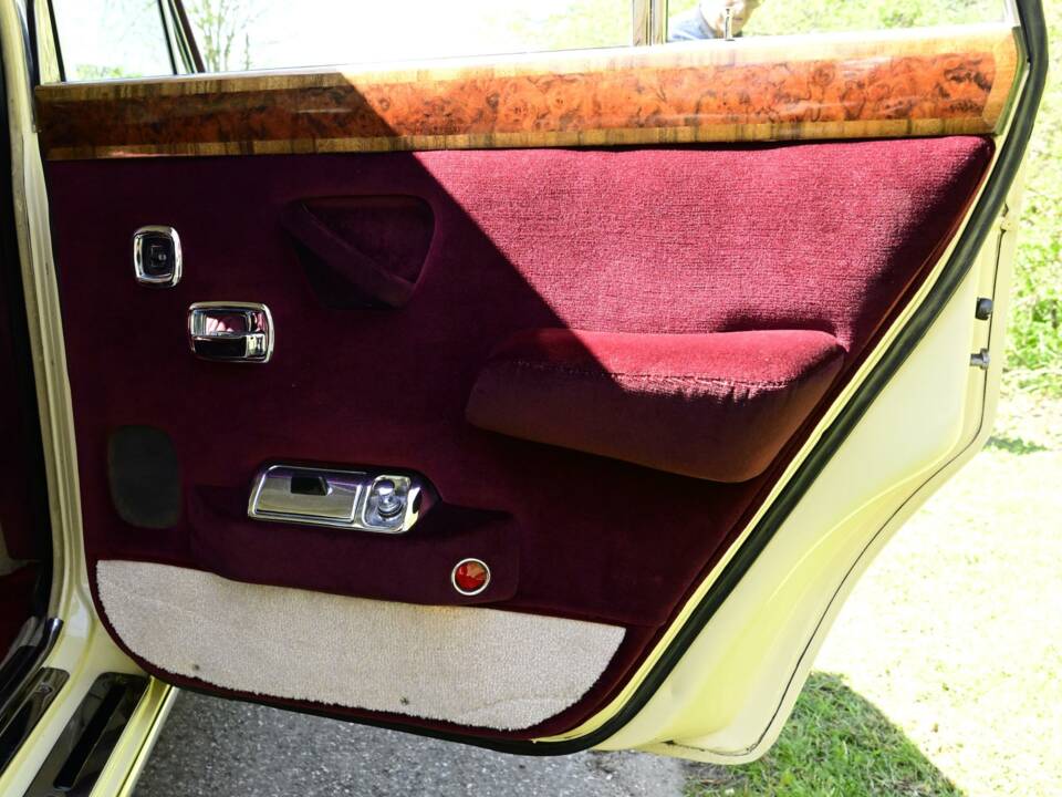 Bild 50/50 von Rolls-Royce Silver Shadow I (1977)