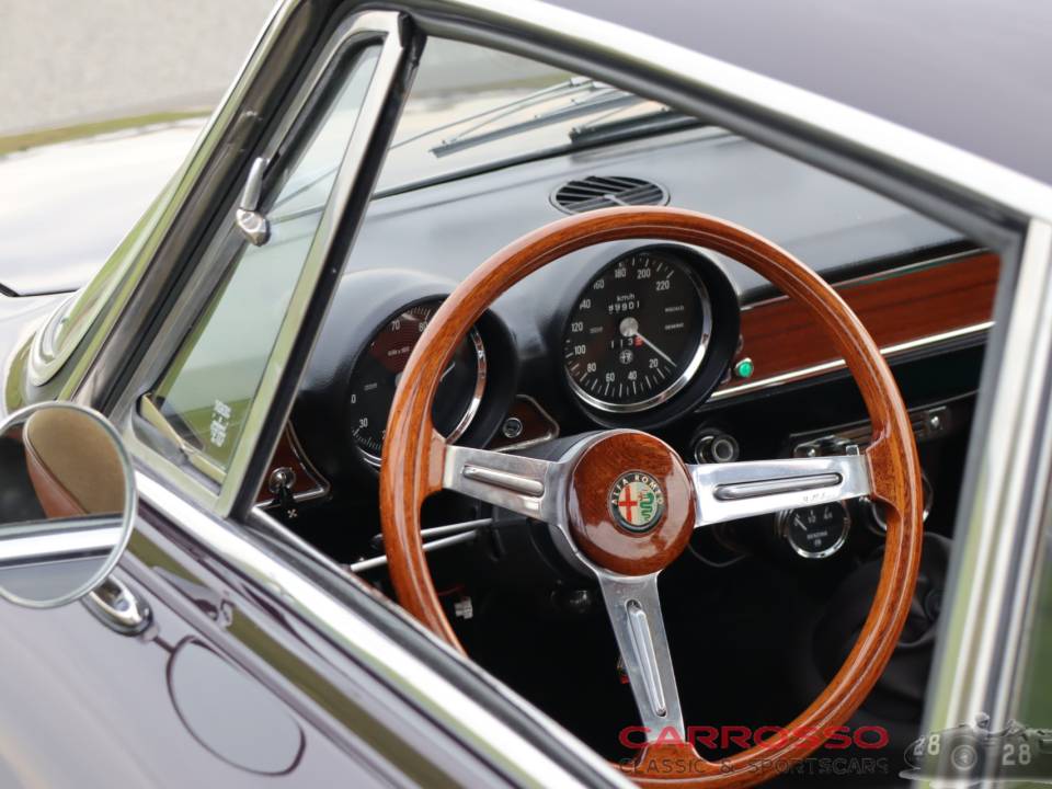 Immagine 11/40 di Alfa Romeo Giulia GT 1300 Junior (1972)