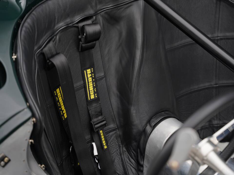 Image 17/50 of Lister Knobbly (1959)