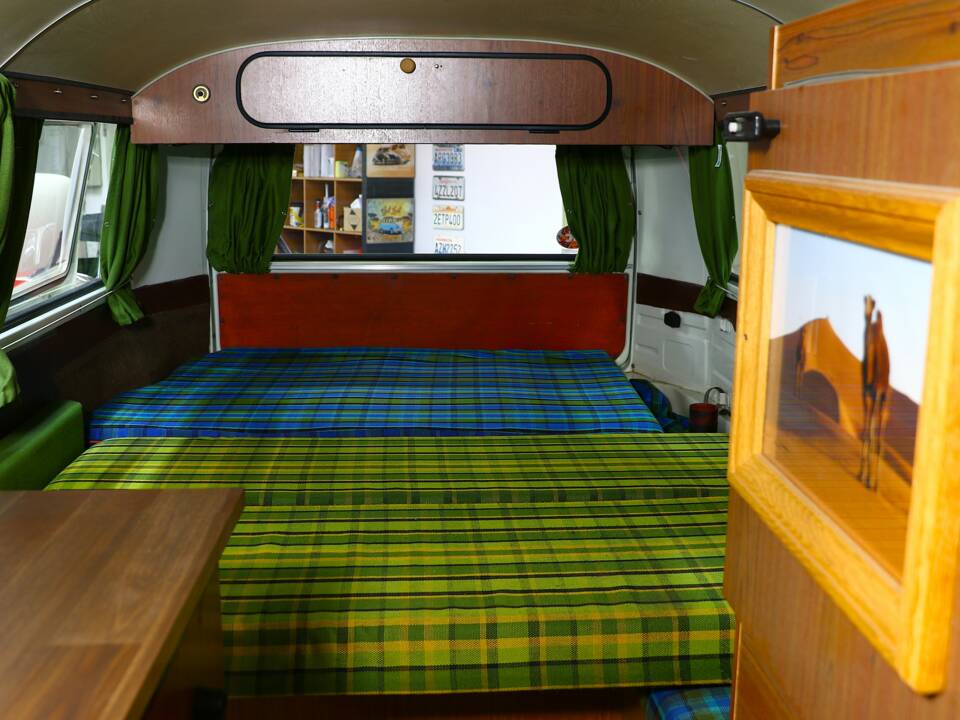 Bild 27/38 von Volkswagen T2b Camper (1974)