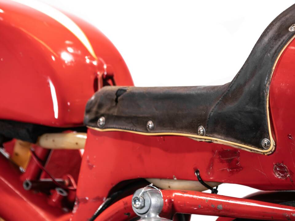 Image 8/32 of Aermacchi Harley-Davidson DUMMY (1963)