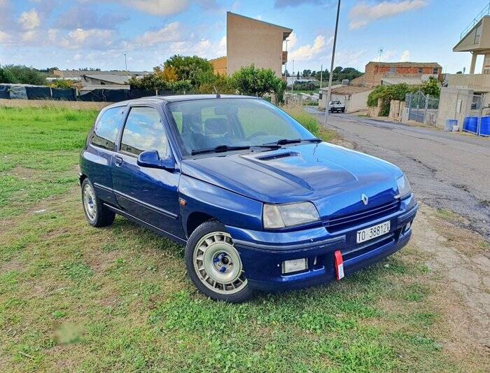 Image 3/7 of Renault Clio I 1.8 16V (1993)