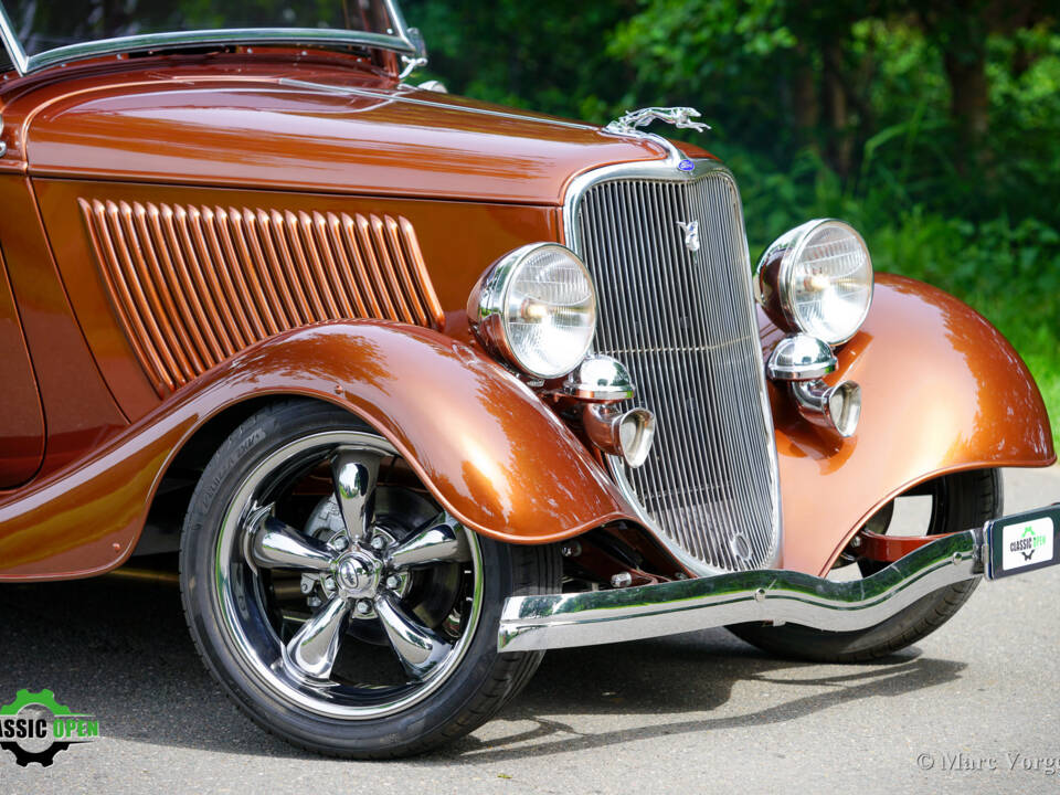 Image 18/66 of Ford V8 Hot Rod (1933)