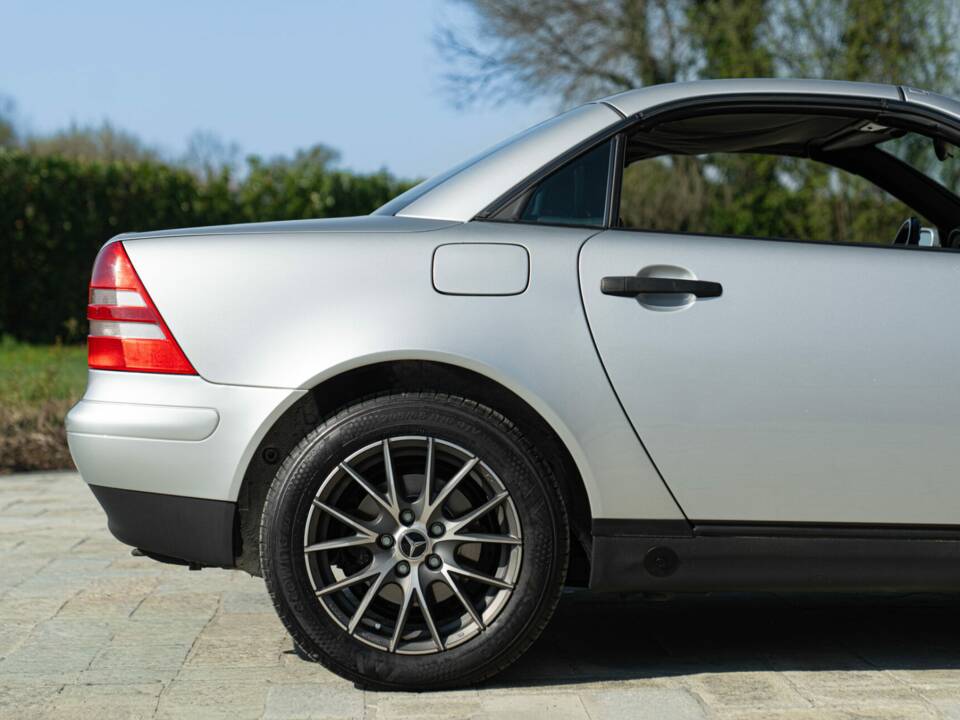 Afbeelding 30/50 van Mercedes-Benz SLK 200 (1997)