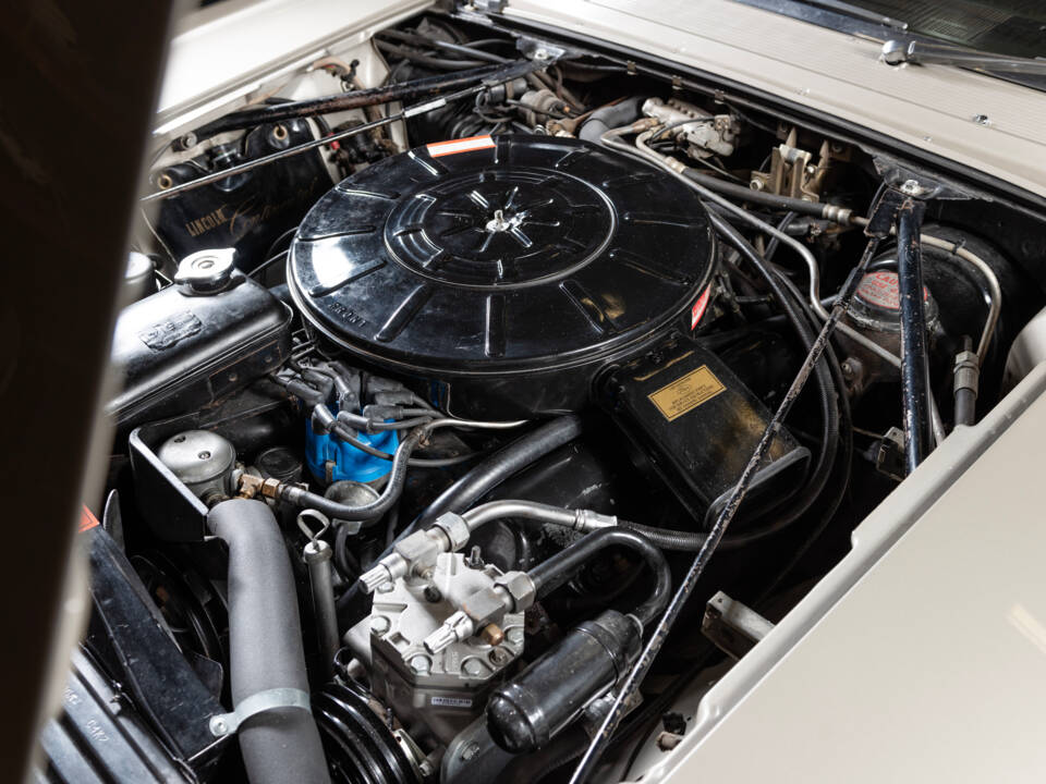 Image 127/135 of Lincoln Continental Convertible (1965)