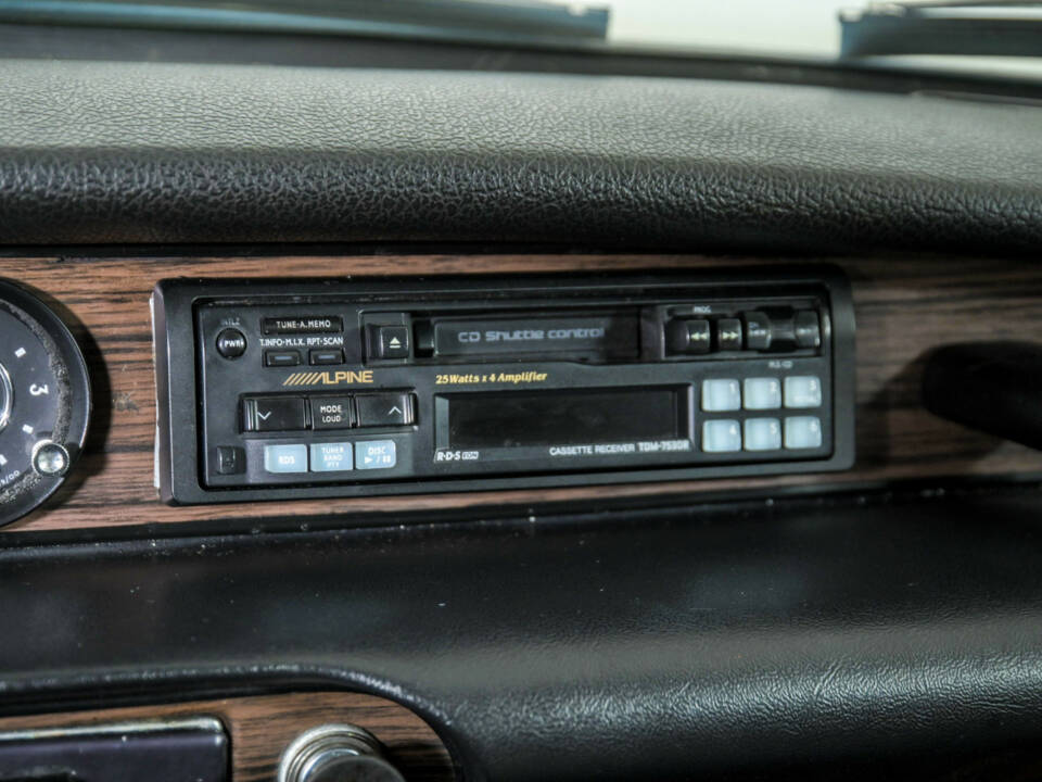 Image 25/50 of Volvo 1800 E (1971)
