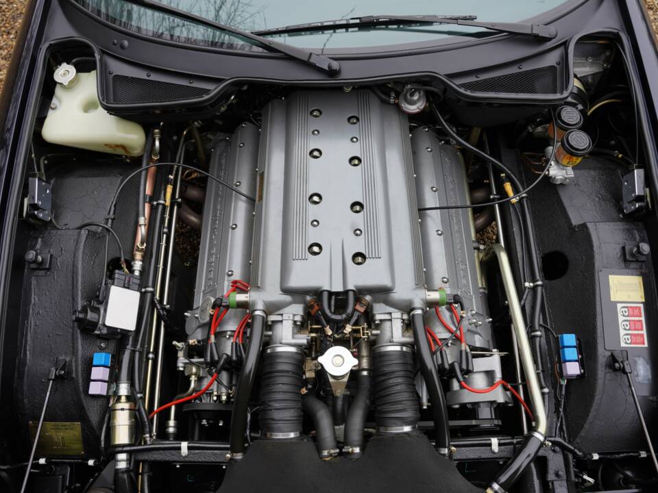 Image 22/50 of Aston Martin Virage Volante (1994)