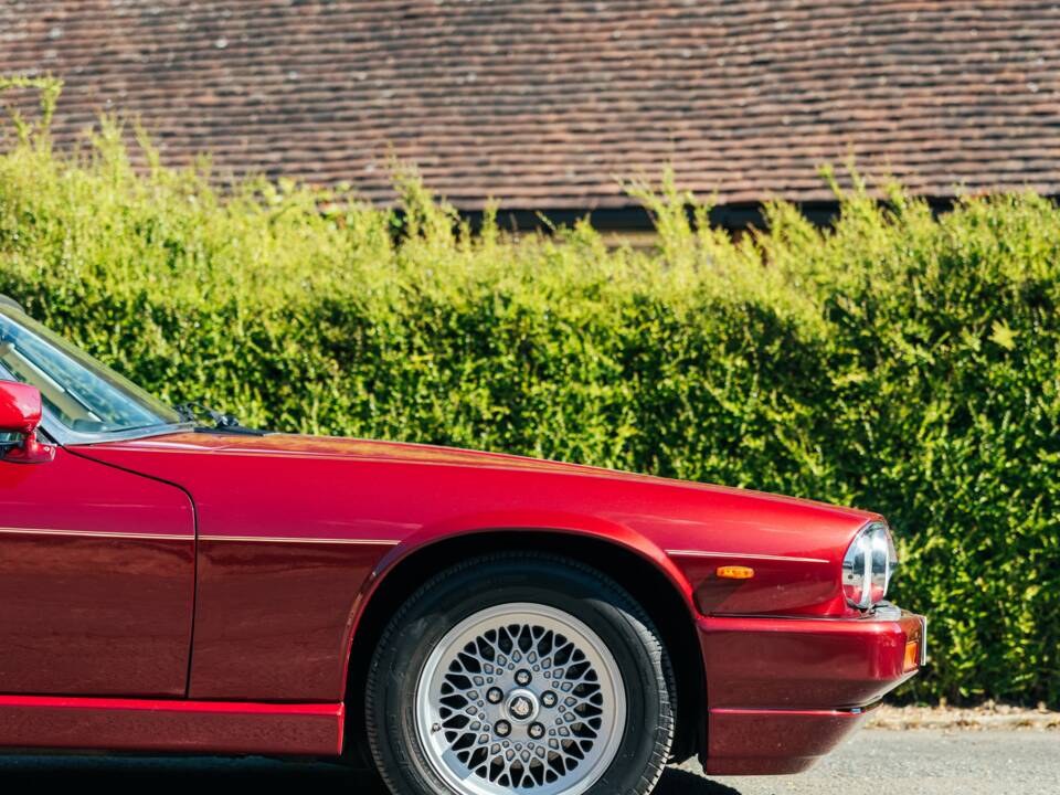 Image 38/50 of Jaguar XJR-S V12 Le Mans (1991)