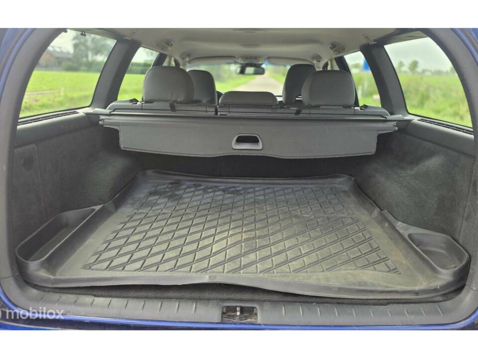 Bild 18/42 von Volvo V 70 2.5T (2005)
