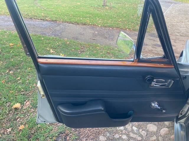 Image 22/60 of Jaguar XJ 6 4.2 (1972)