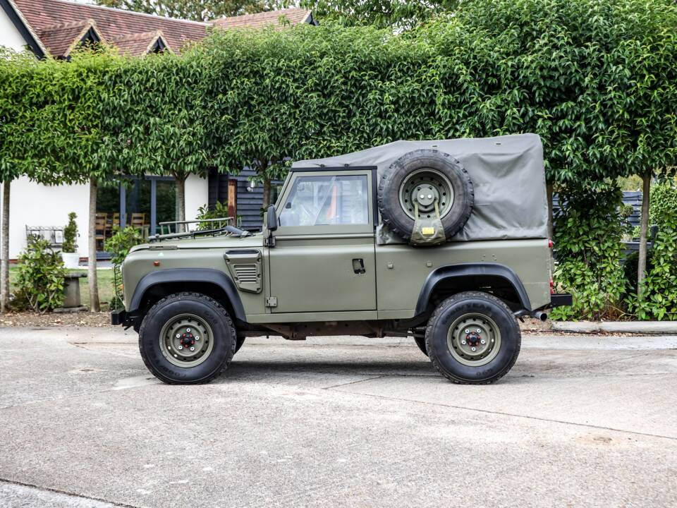 Bild 17/41 von Land Rover Defender 90 Td5 (1998)