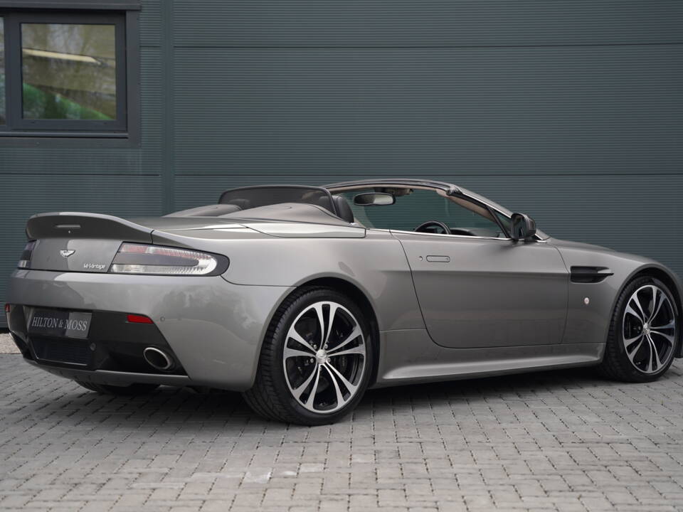Image 5/50 of Aston Martin V12 Vantage S (2012)