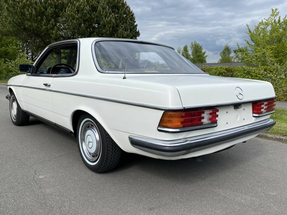 Image 3/49 of Mercedes-Benz 230 C (1980)