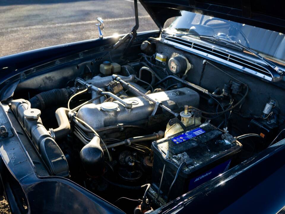 Image 5/29 de Mercedes-Benz 220 SE b (1966)