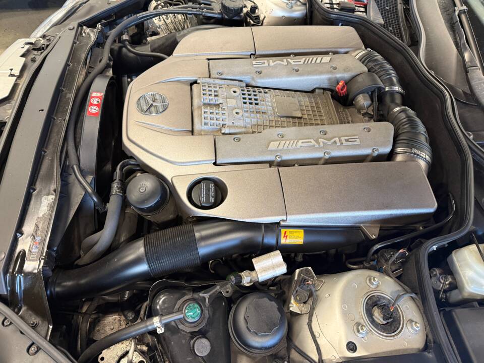 Image 27/29 of Mercedes-Benz SL 55 AMG (2004)