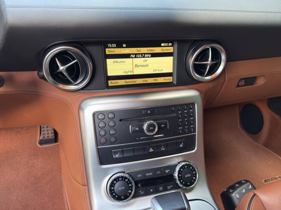 Imagen 17/21 de Mercedes-Benz SLS AMG (2011)