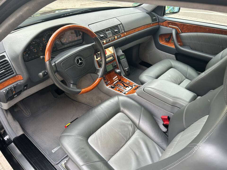 Image 17/27 of Mercedes-Benz CL 600 (1998)