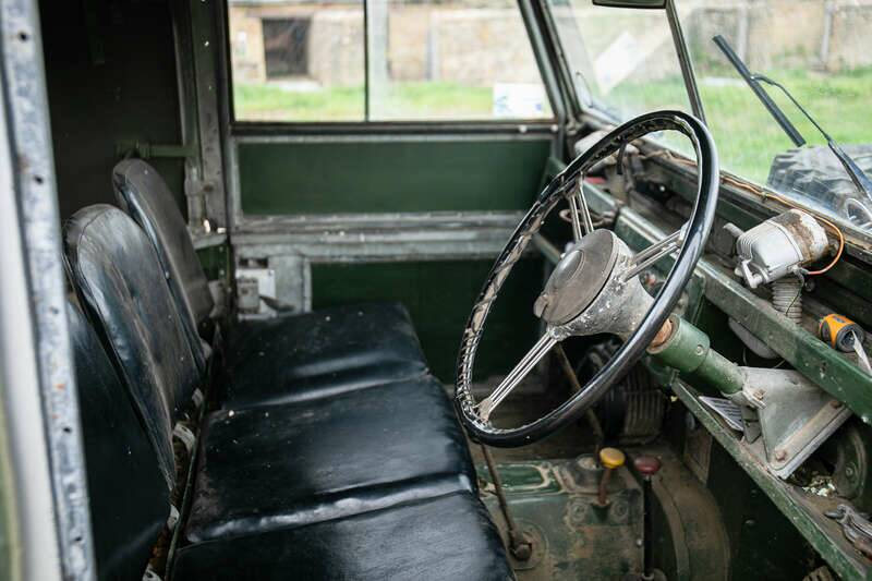 Image 2/40 of Land Rover 107 (1954)