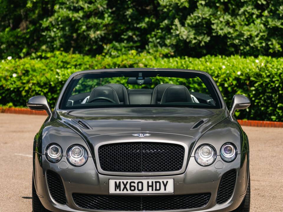Immagine 34/50 di Bentley Continental GTC (2010)
