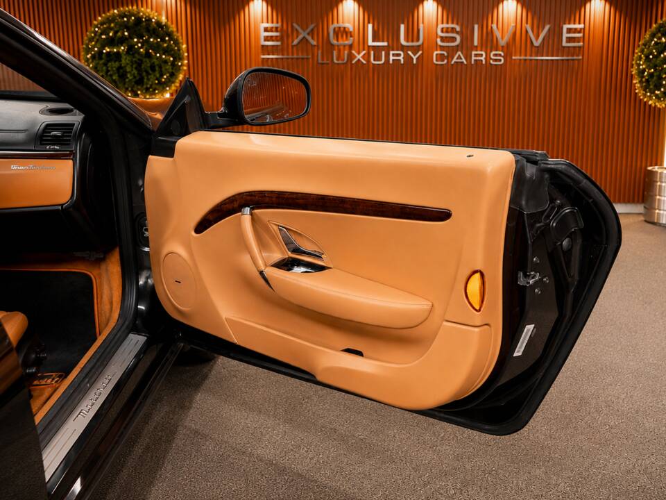 Bild 33/59 von Maserati GranCabrio 4.7 (2010)