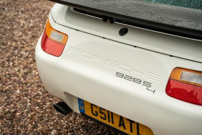Image 42/50 of Porsche 928 S4 (1990)