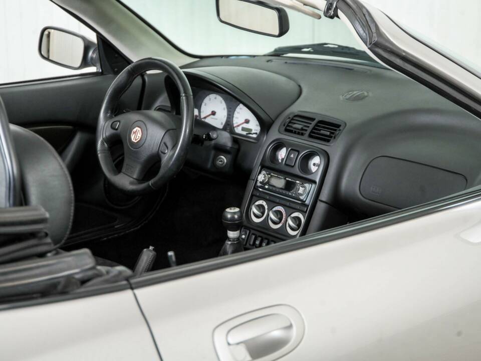 Immagine 34/50 di MG F 1.8i VVC (2000)