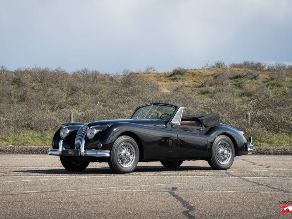 Immagine 14/47 di Jaguar XK 140 DHC (1956)