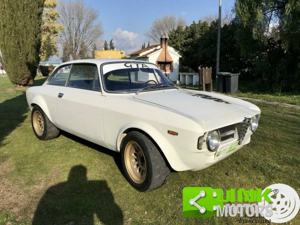 Image 3/10 de Alfa Romeo Giulia GT 1300 Junior (1970)