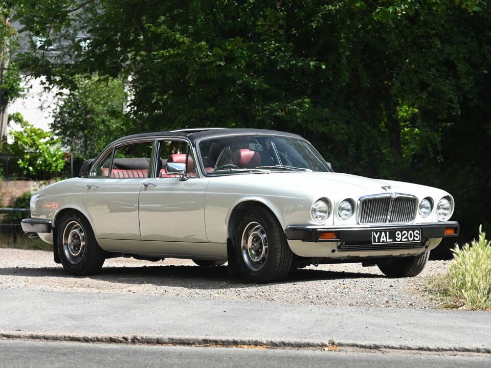 Image 1/20 de Jaguar XJ 6 L 4.2 (1978)