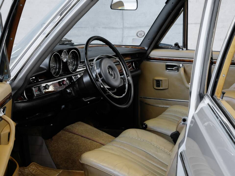 Immagine 23/50 di Mercedes-Benz 300 SEL 6.3 (1968)