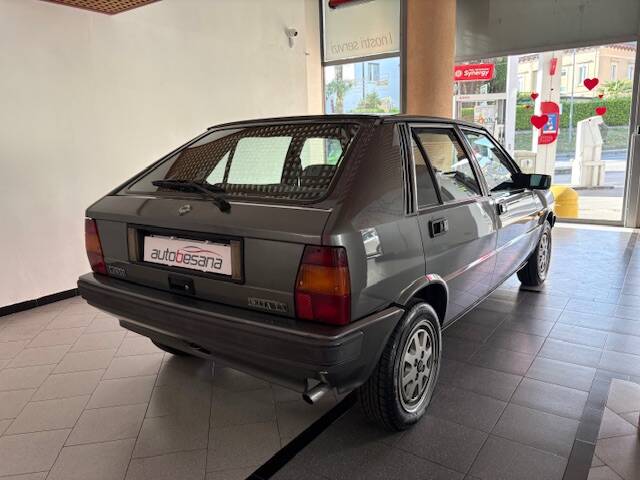 Image 6/14 of Lancia Delta (1990)