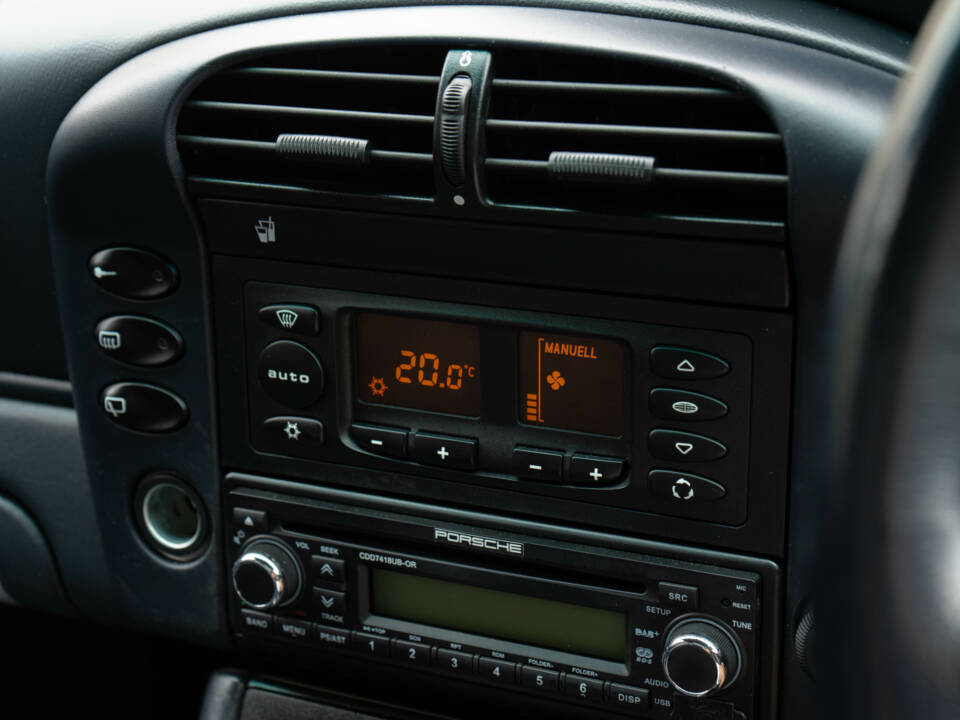 Image 20/50 of Porsche 911 Carrera 4S (2003)