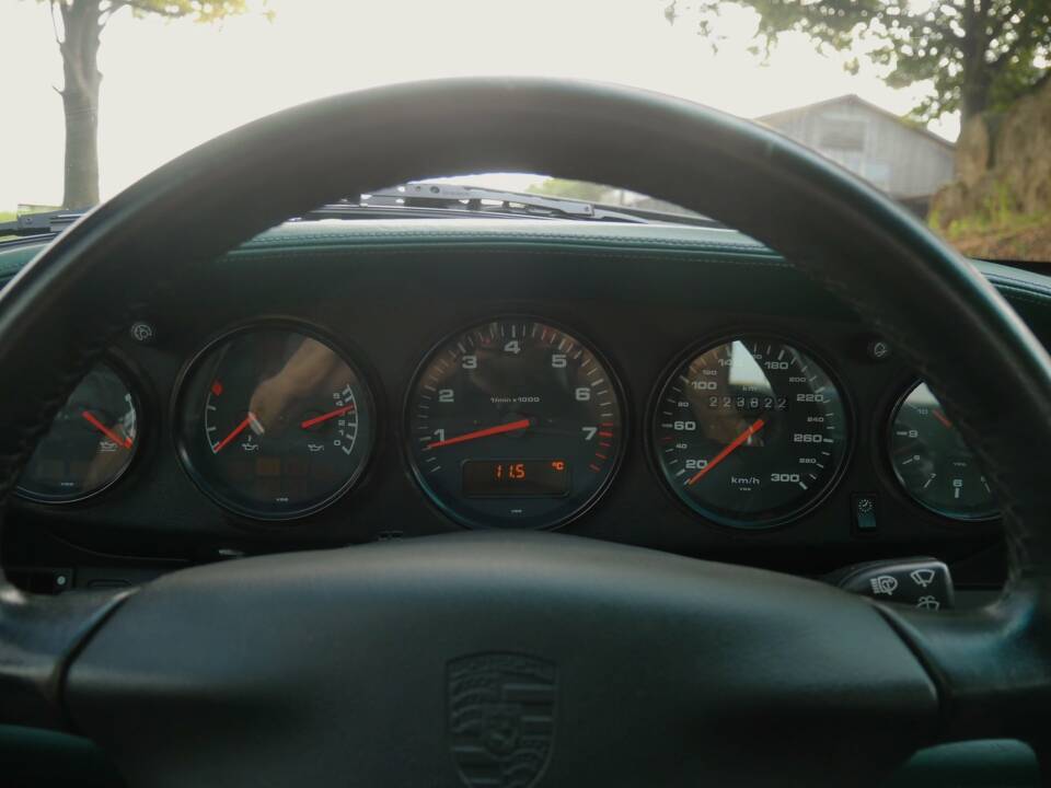 Image 34/36 de Porsche 911 Carrera 4S (1998)