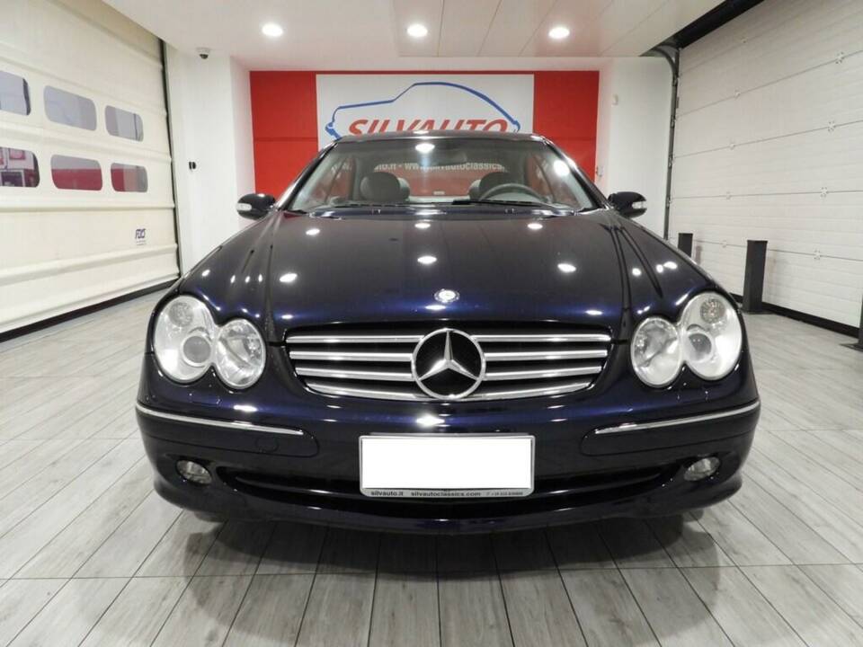 Immagine 2/15 di Mercedes-Benz CLK 320 (2002)