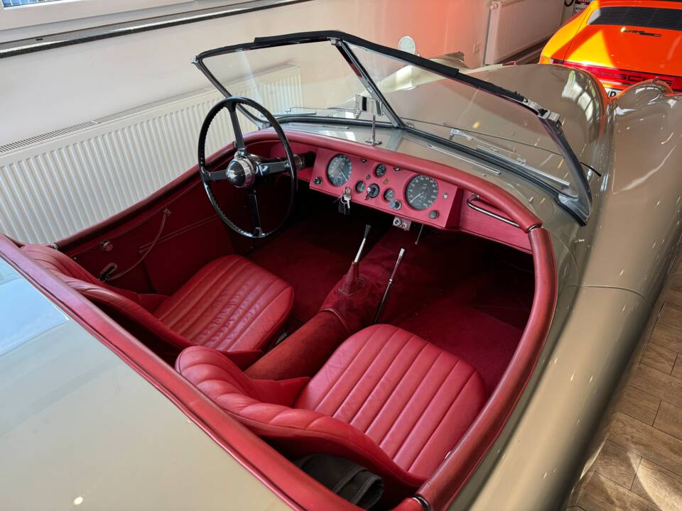 Immagine 4/7 di Jaguar XK 120 SE OTS (1953)