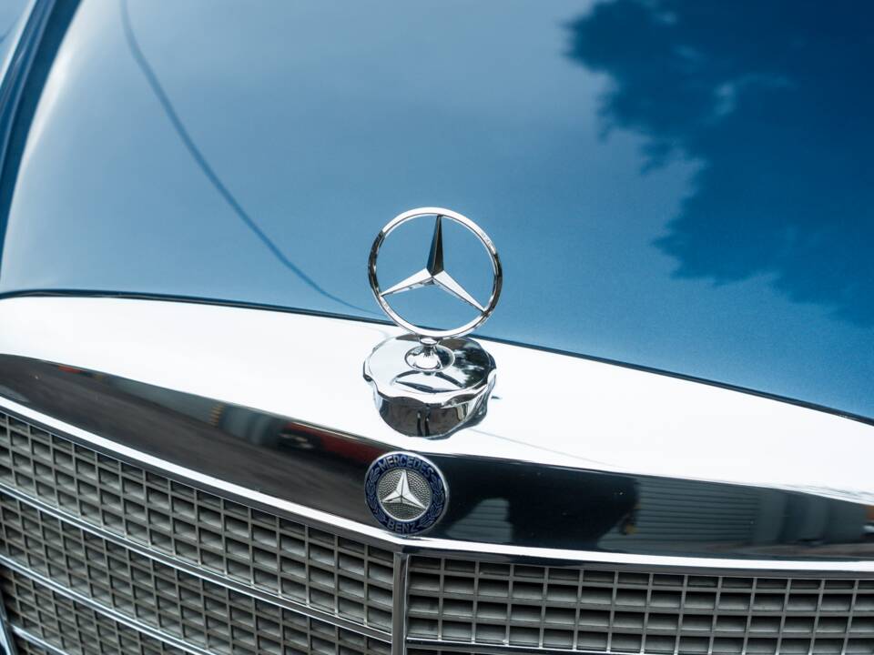 Image 50/57 de Mercedes-Benz 280 SE 3,5 (1971)