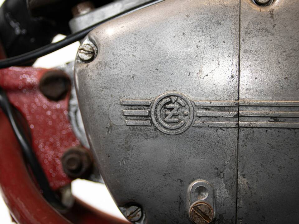 Image 33/38 of CZ 250 Moto Cross (1970)