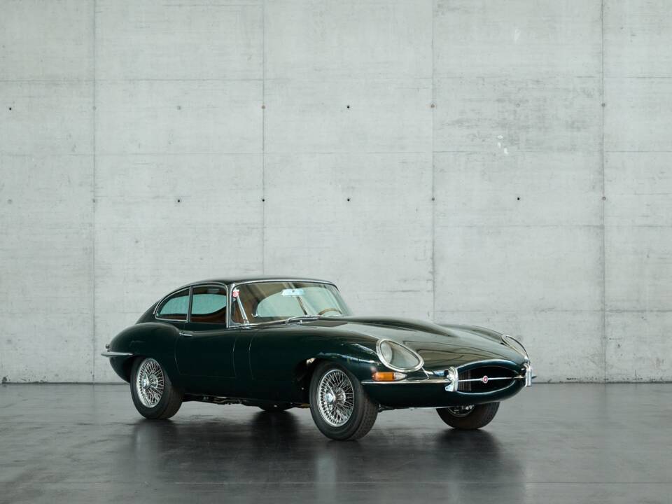 Image 20/50 de Jaguar E-Type (1970)