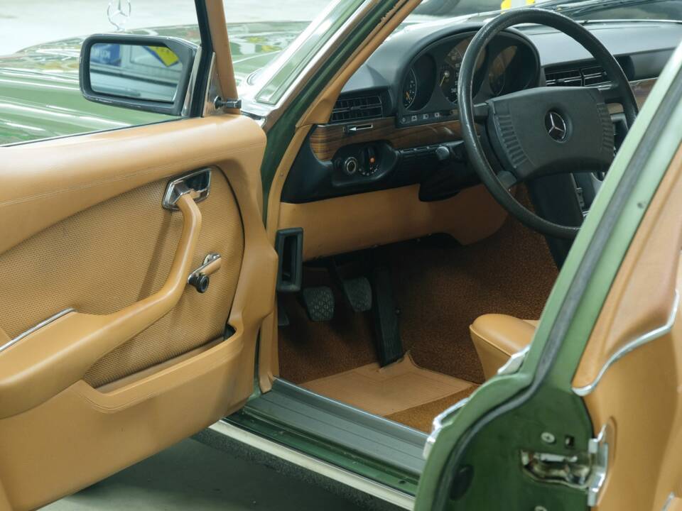 Image 21/50 de Mercedes-Benz 350 SE (1975)