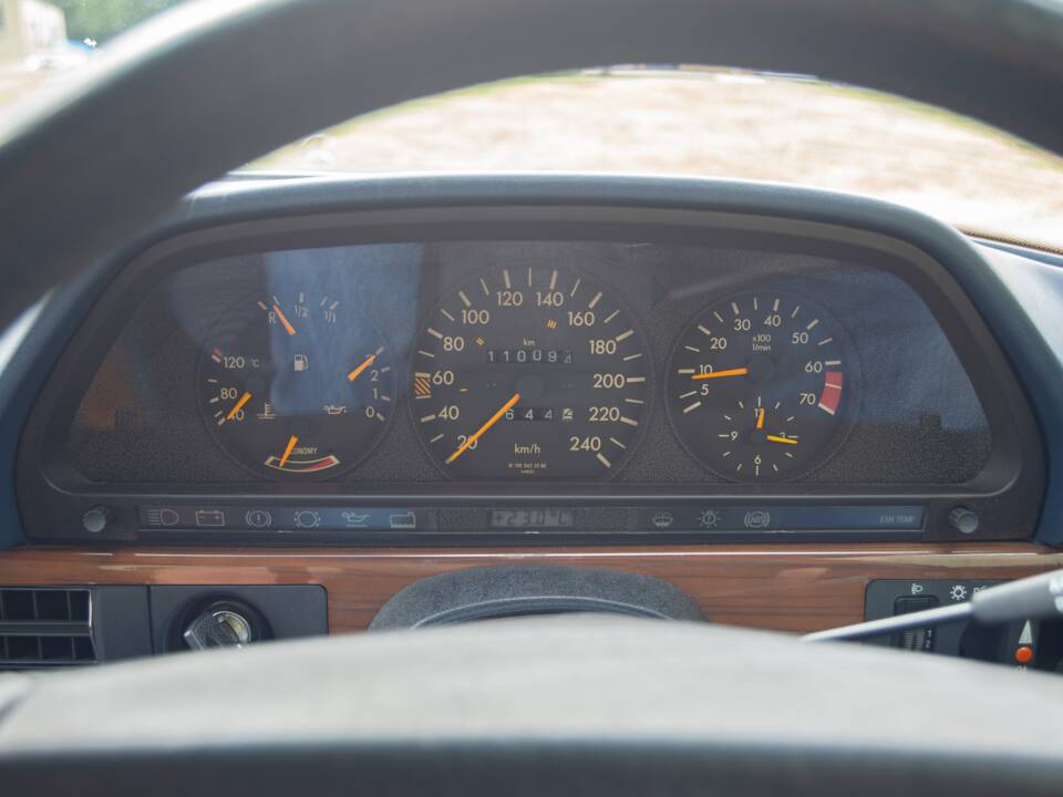 Bild 19/29 von Mercedes-Benz 300 SE (1990)
