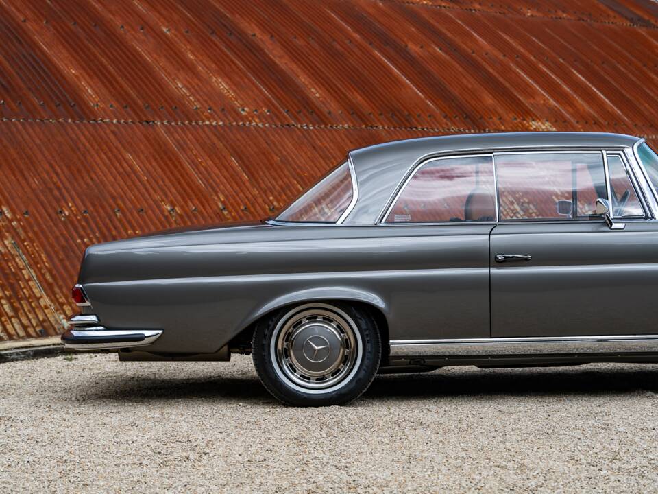 Image 18/37 of Mercedes-Benz 280 SE 3,5 (1970)