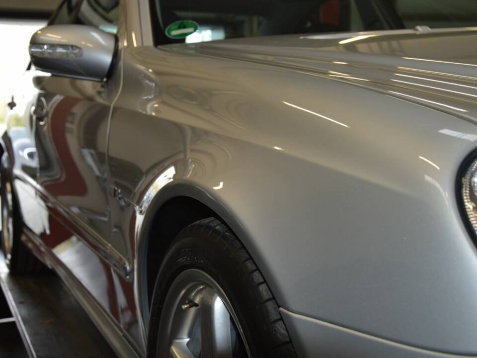 Imagen 71/100 de Mercedes-Benz E 55 AMG (2003)