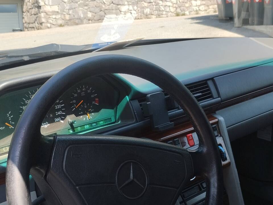 Image 6/14 of Mercedes-Benz E 280 T (1995)