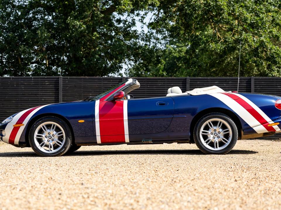 Immagine 3/42 di Jaguar XK8 4.0 (2001)