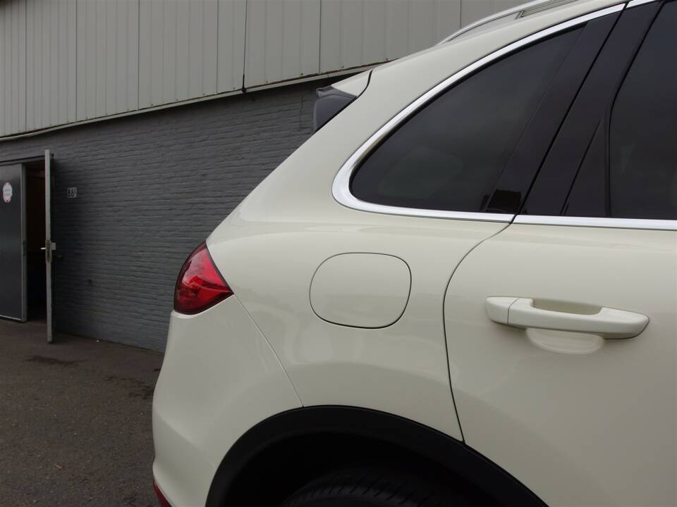 Bild 26/99 von Porsche Cayenne S (2010)