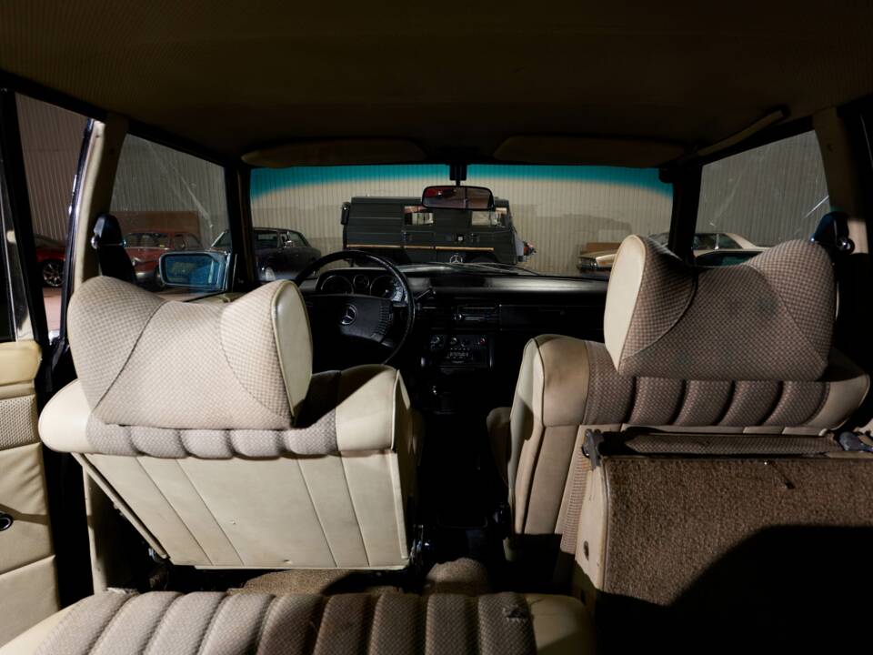 Image 53/64 of Mercedes-Benz 230/6 LWB (1976)