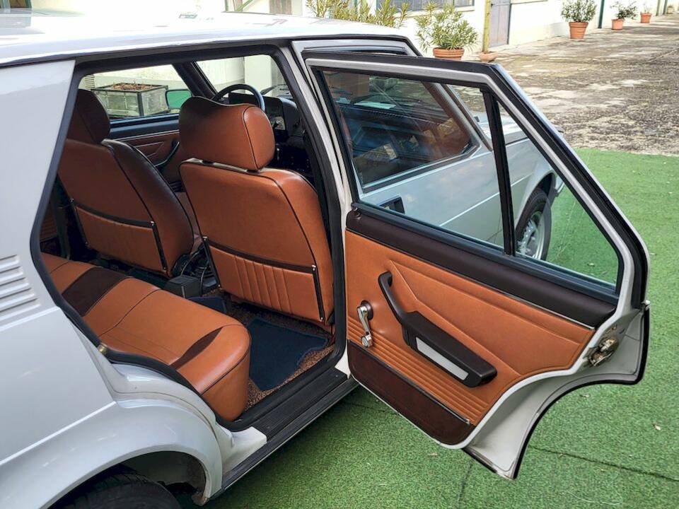 Image 36/51 of Alfa Romeo Giulietta 1.3 (1979)