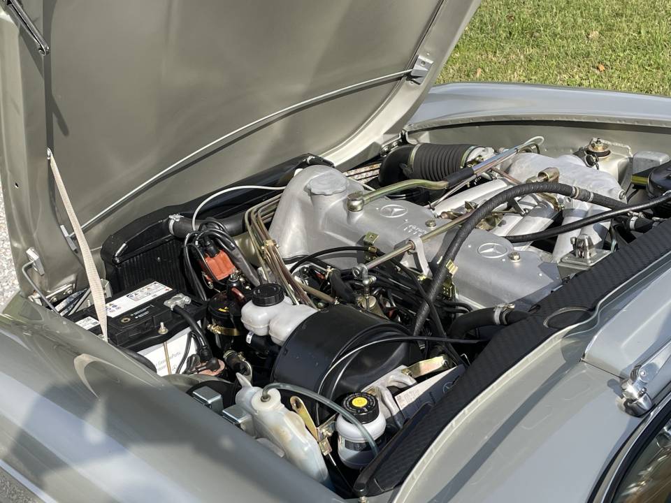 Image 28/29 of Mercedes-Benz 230 SL (1965)